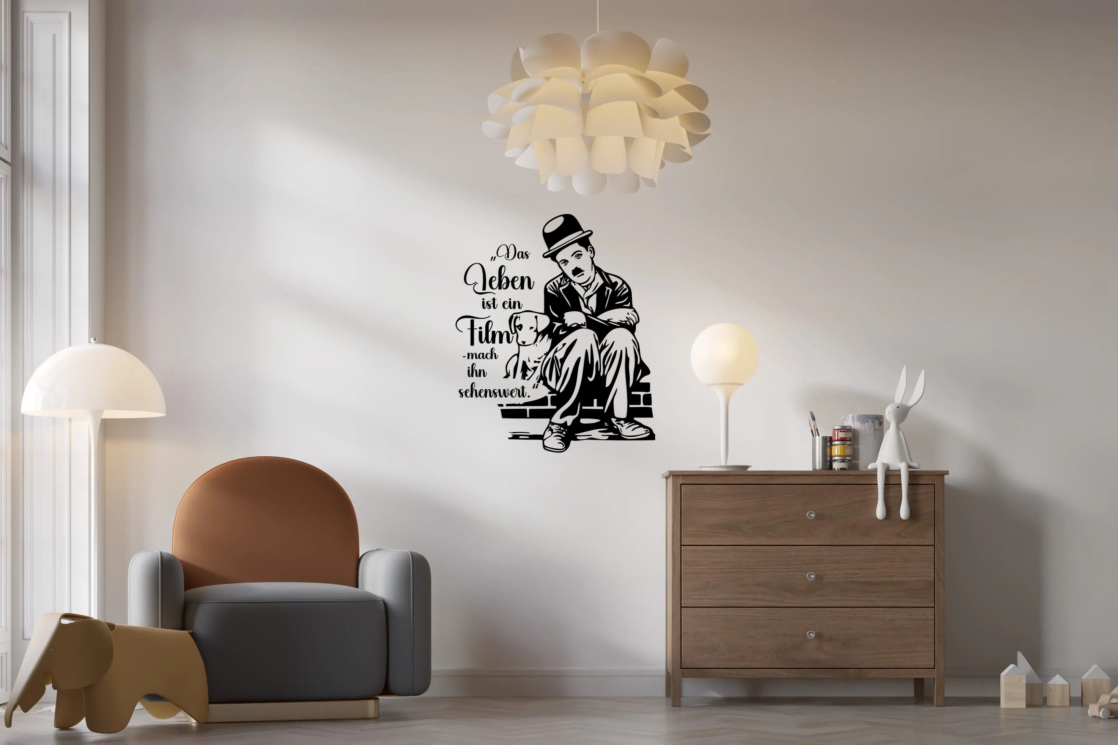 Charlie Chaplin Wandtattoo mit Zitat – „Das Leben ist ein Film, mach ihn sehenswert“ – Inspirierender Vinyl Wandaufkleber Prakto