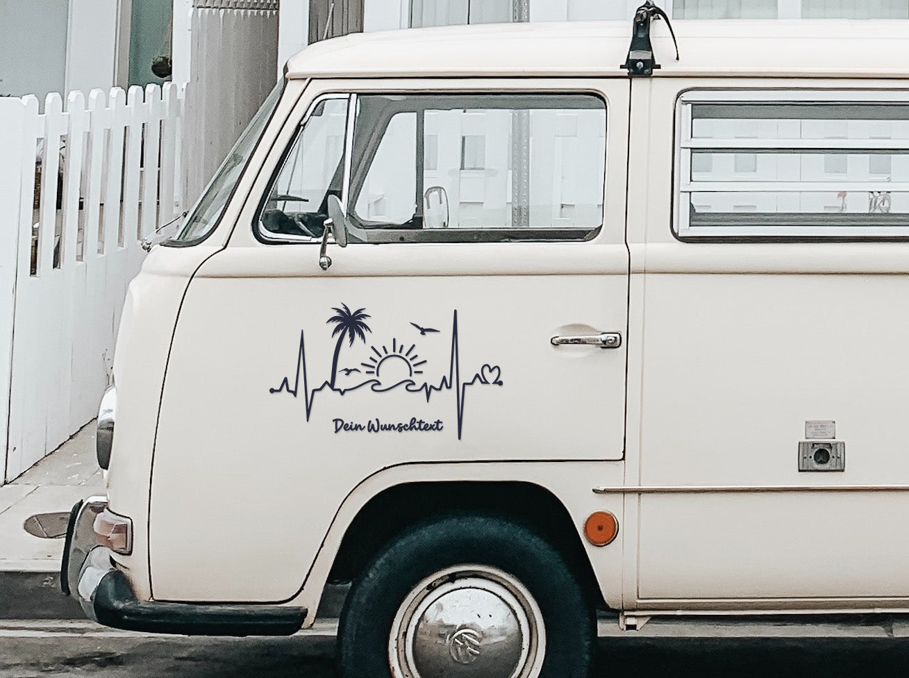 Herzschlag Palmen & Sonne Aufkleber – Personalisiert mit Wunschtext | Camper Van, Auto & Laptop Sticker | Sommer EKG Design