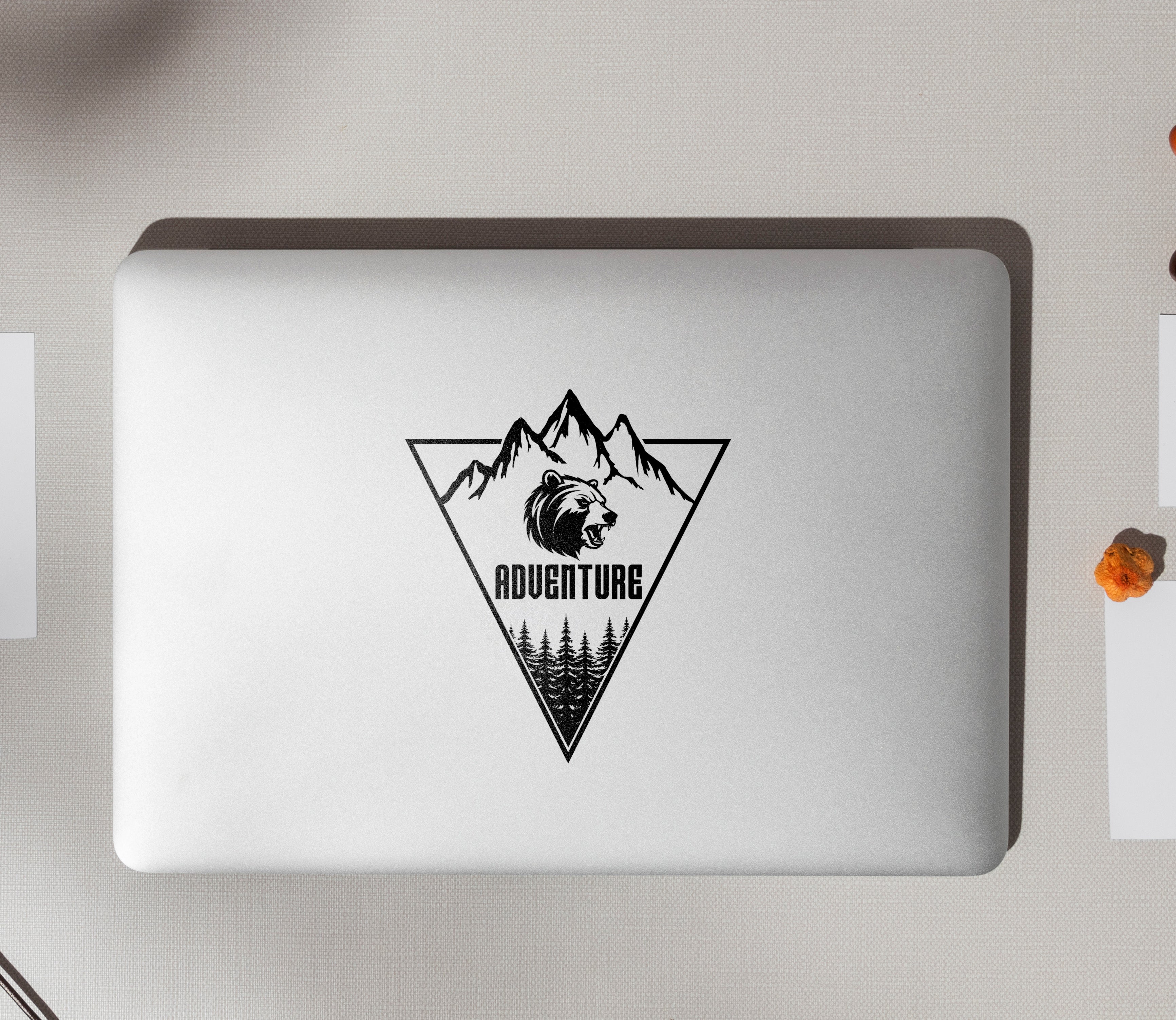 Adventure Autoaufkleber Bär Berge Wald – Camper Van & Wohnmobil Sticker – Outdoor Vinyl – Personalisiert