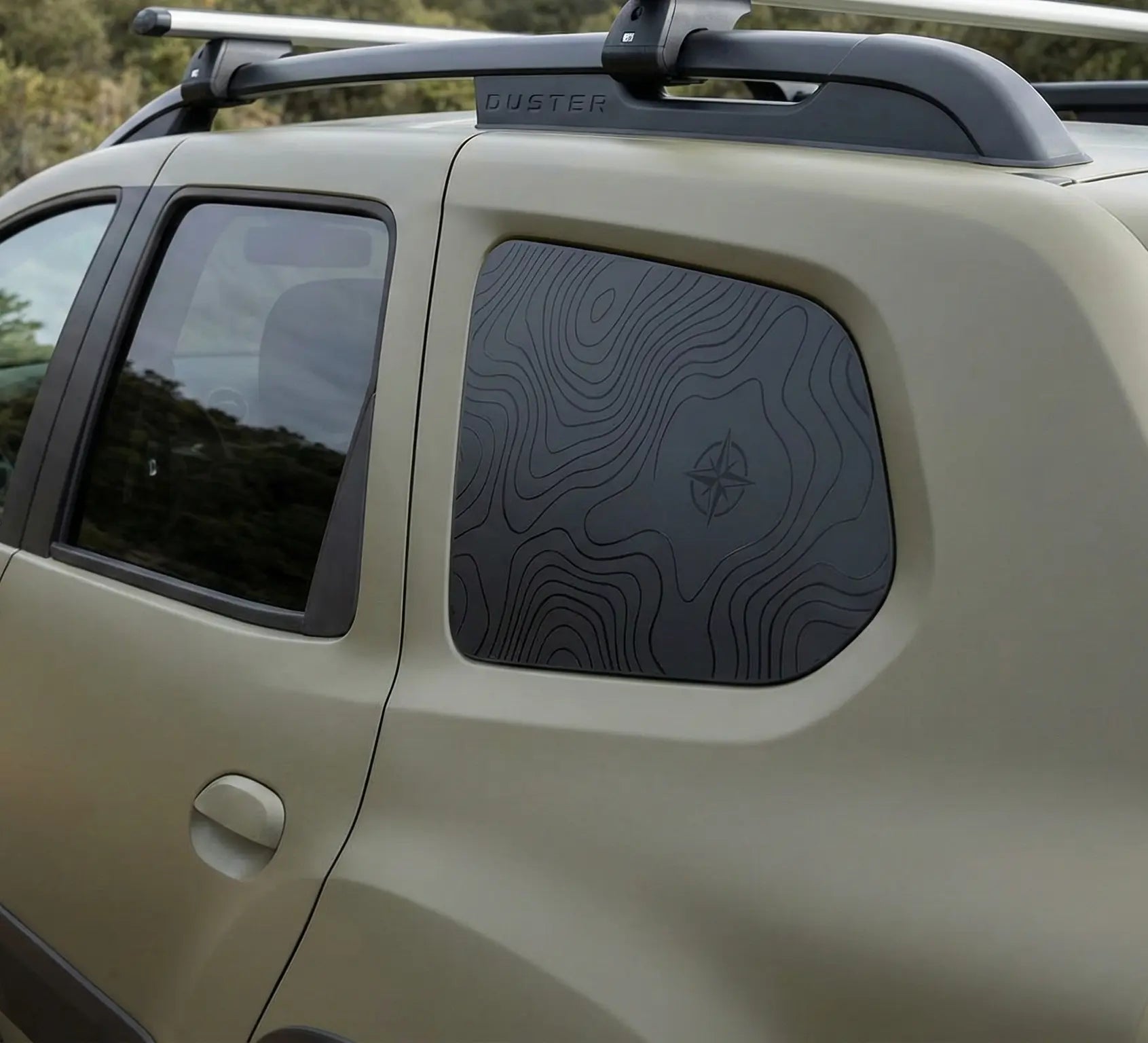 Dacia Duster II Topografische Karte Aufkleber – Matte Black Seitenfenster Set – Offroad & Tactical Look Prakto