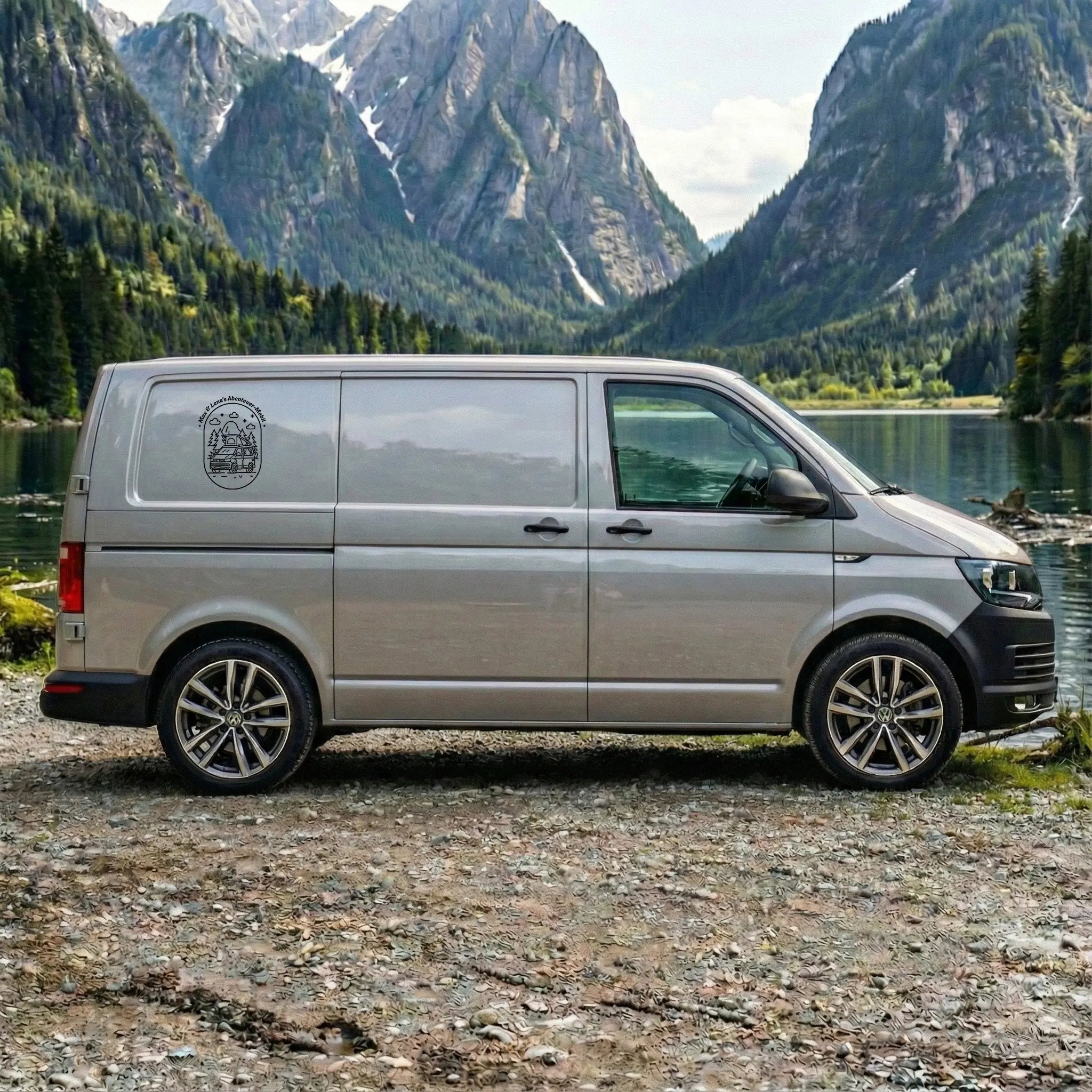 Personalisierte Camper Van Fahrzeugfolie im Oval Design – Vanlife Autoaufkleber mit Namen für VW T4, T5, T6, T6.1 & T7 Prakto