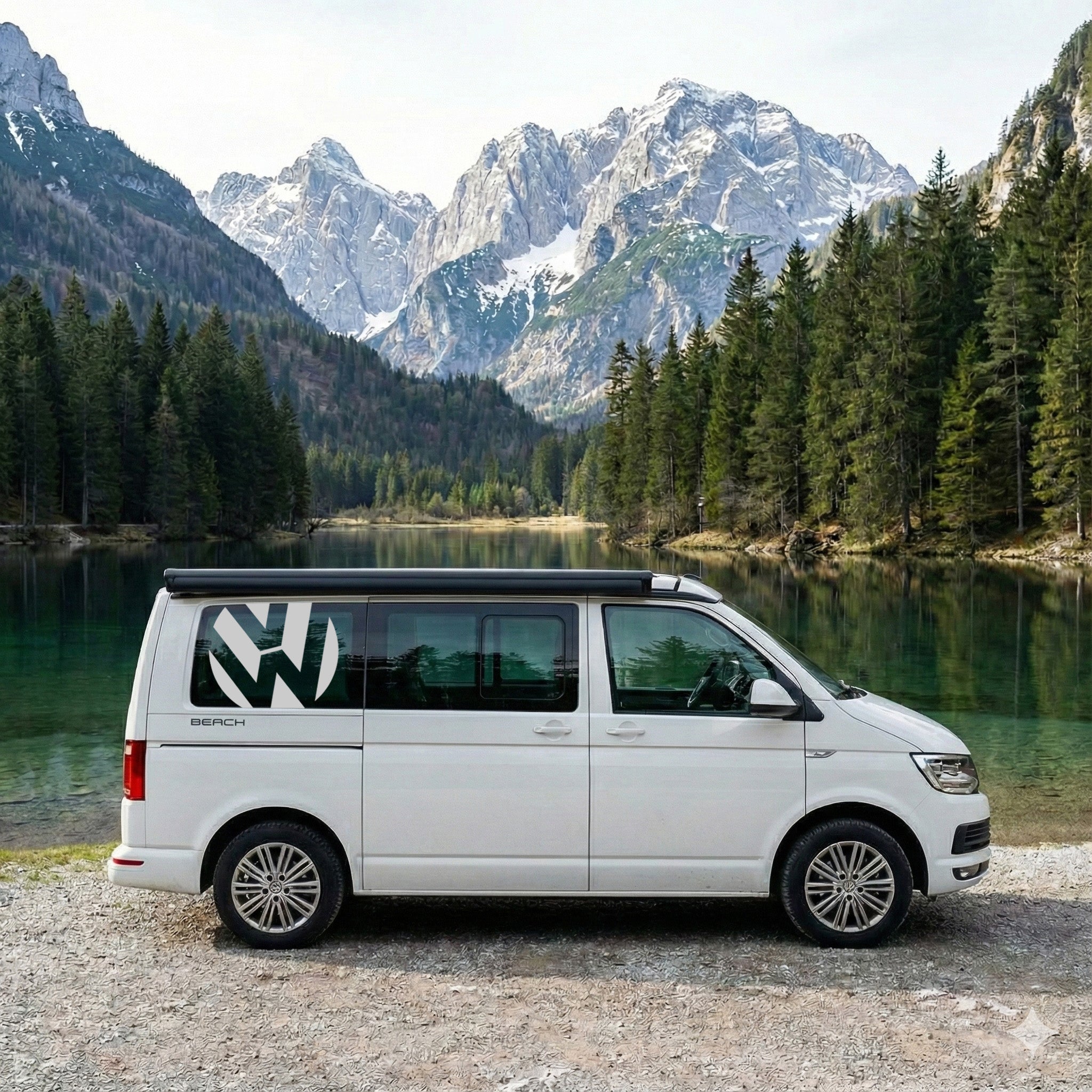 VW Camper Fensteraufkleber Logo – T5 T6 T6.1 California – 2er Set Seitenfenster + Gratis Rakel