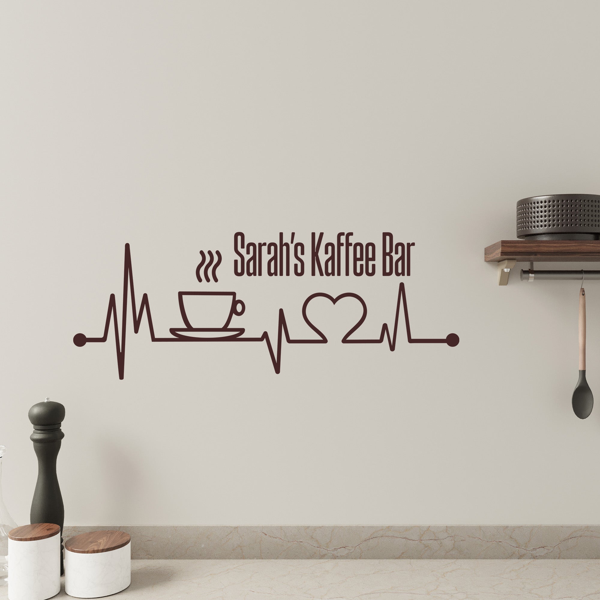 Wandtattoo Kaffee Herzschlag – Coffee Bar Deko mit Wunschtext | Küche Wandsticker Barista | EKG Linie Vinyl Aufkleber