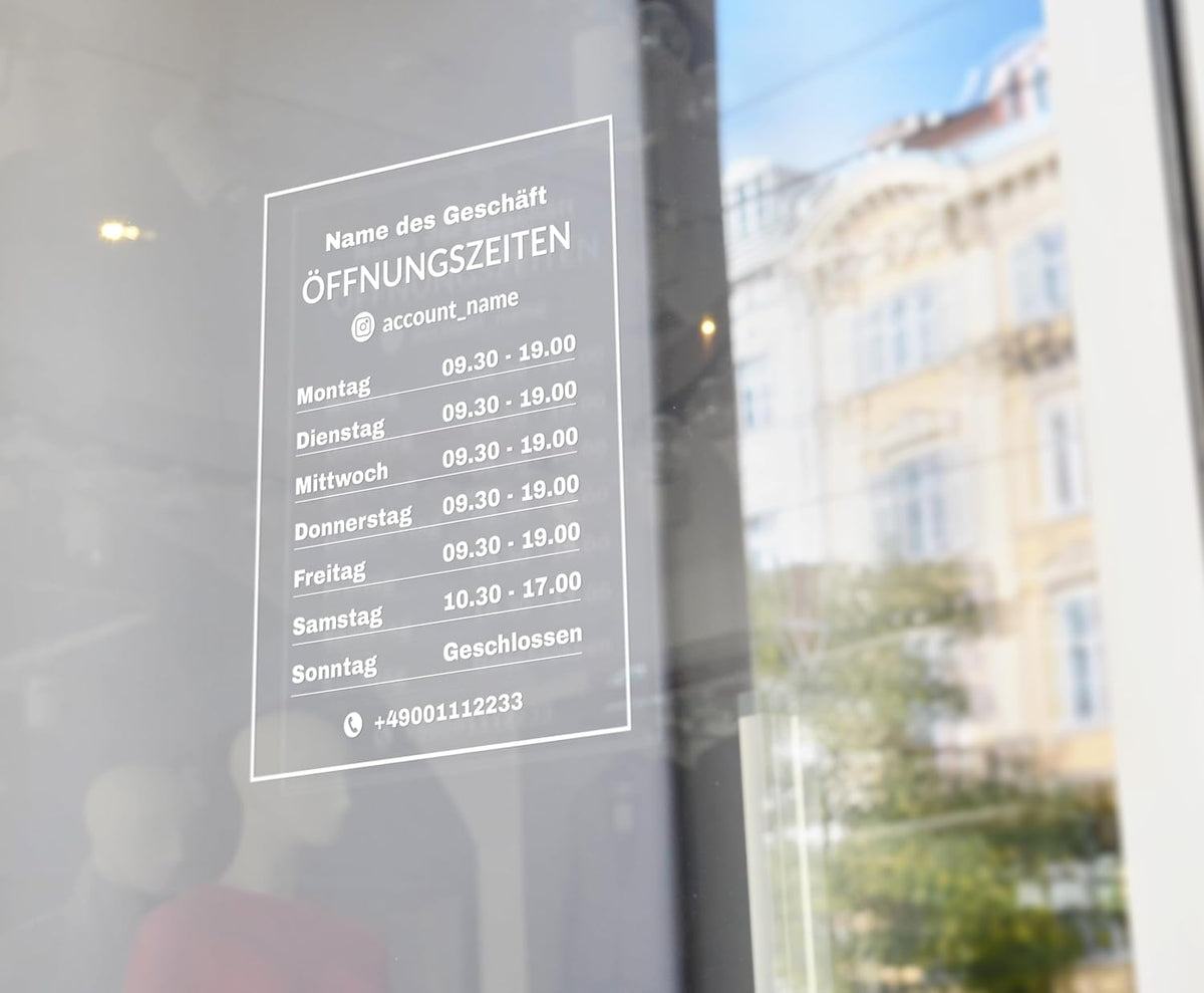 Öffnungszeiten Aufkleber mit Firmenname und Instagram auf Schaufenster