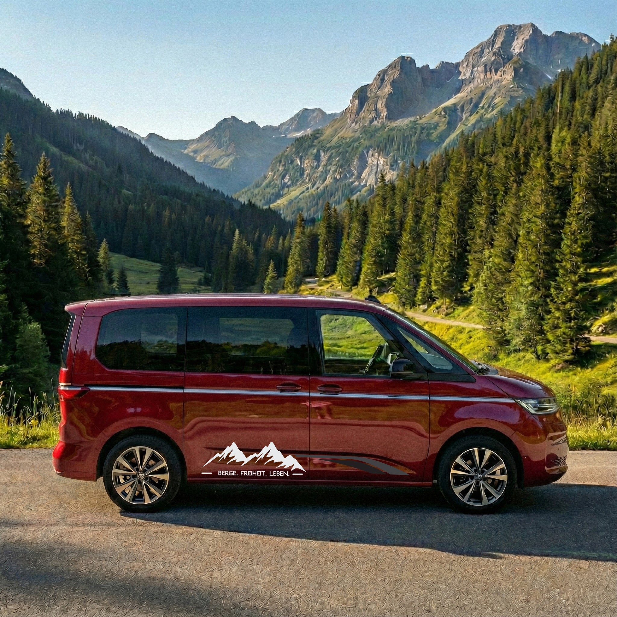 VW T7 Multivan Camper Aufkleber „Berge. Freiheit. Leben.“ – Seitenstreifen Vanlife Auto Sticker personalisiert