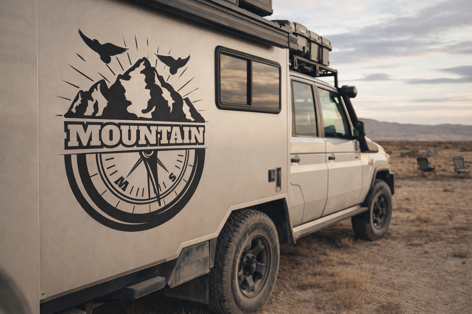 Personalisierter Mountain Kompass Van Aufkleber – Camper & Overland Fahrzeug Vinyl Sticker