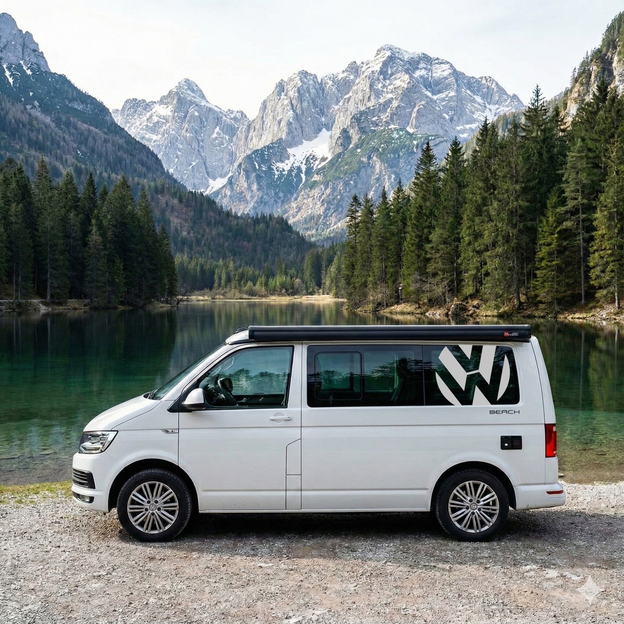 VW Camper Fensteraufkleber Logo – T5 T6 T6.1 California – 2er Set Seitenfenster + Gratis Rakel