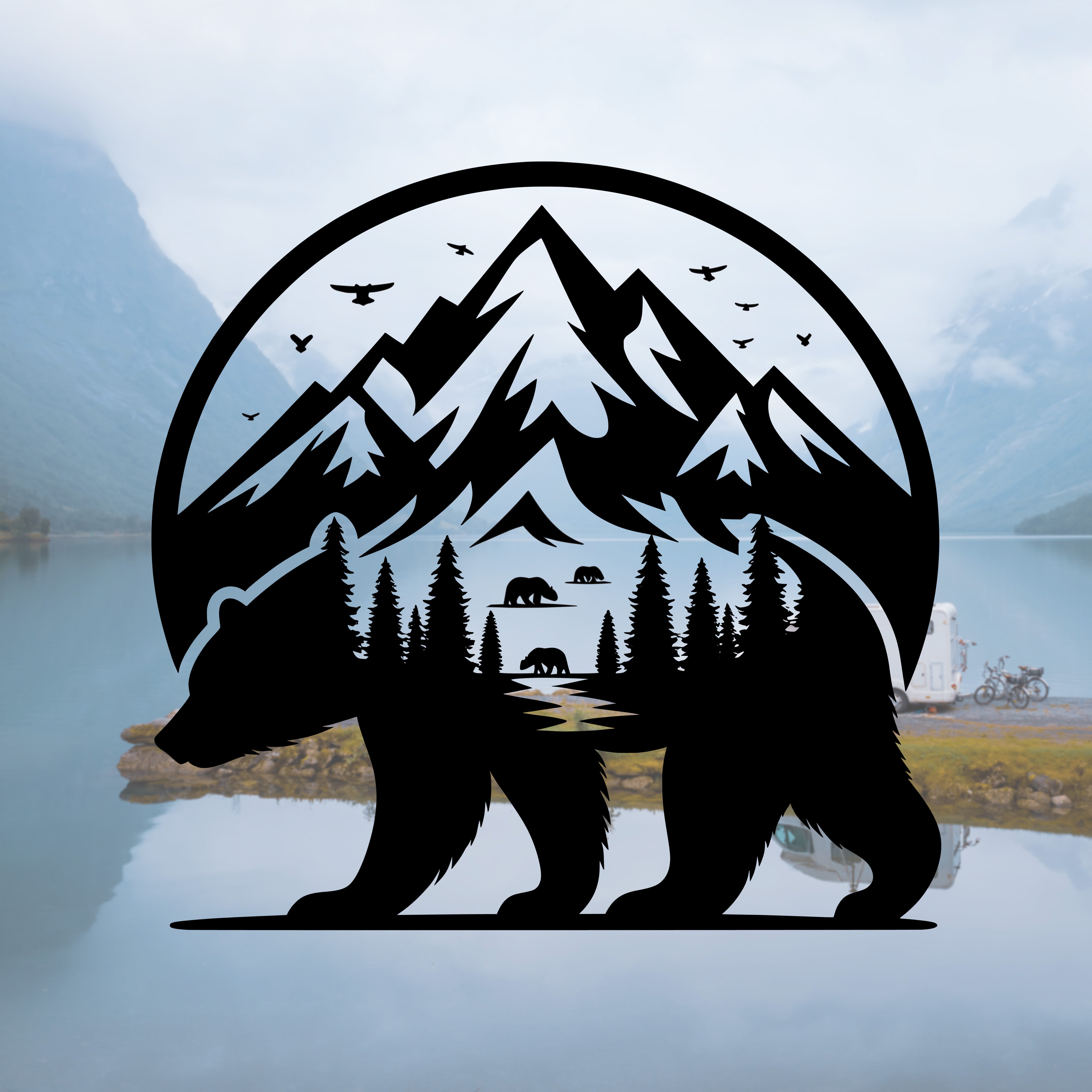 Autoaufkleber Bär mit Bergmotiv – Fahrzeugfolie für Camper, Van & SUV (Links / Rechts)